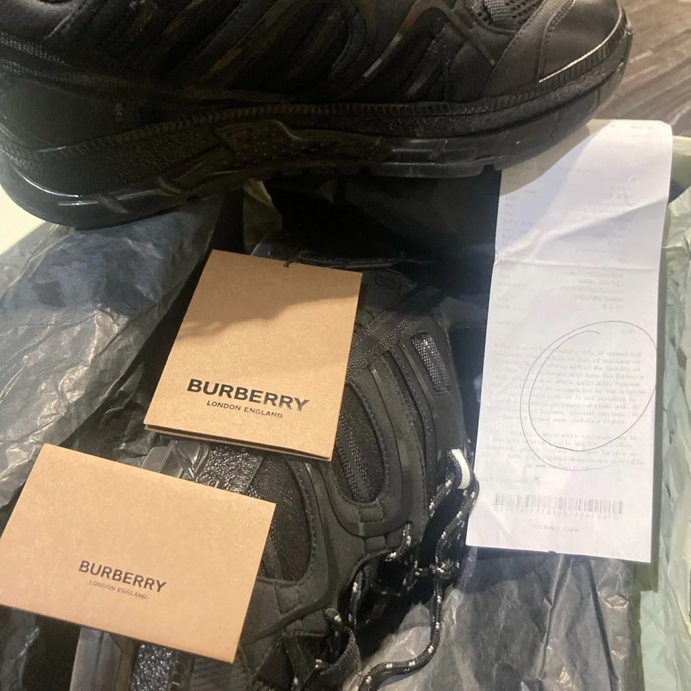 Black Burberry mens trainers - Picture 3 of 6